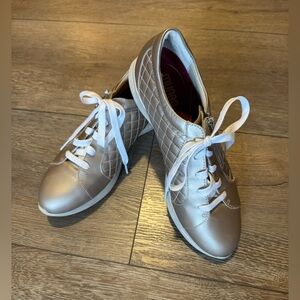 Munro Emmie Quilted Leather Taupe Metallic Sneakers Size 9 1/2 M